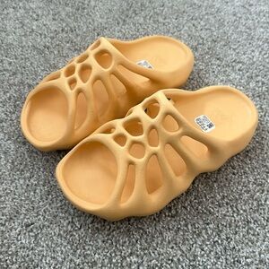 Adidas Yeezy 450 Slide Cream Orange Beige size 7